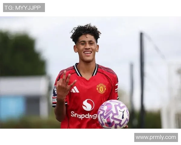 足球明星大头宝宝图片展现可爱与魅力的完美结合,球场外的萌趣瞬间 足球明星大头宝宝图片展现可爱与魅力的完美结合,球场外的萌趣瞬间